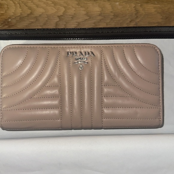 Cipria Prada Clutch - Picture 1 of 12